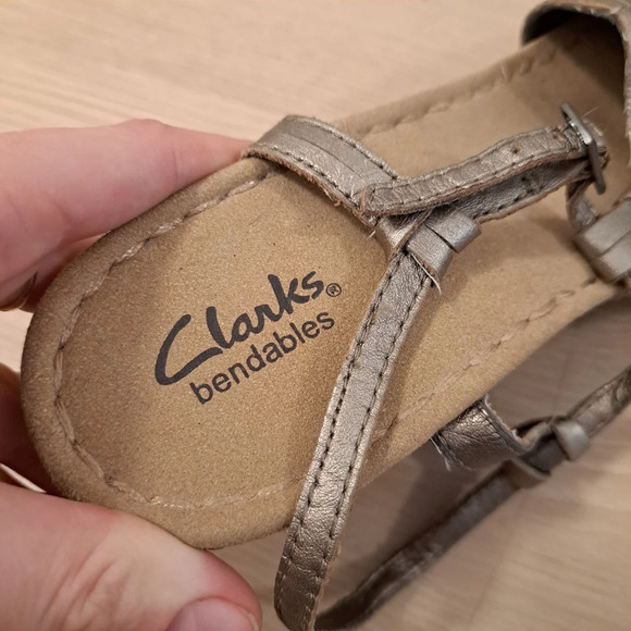 Clarks Bendables Silver Woven Wedge Adjustable Comfortable Neutral Sandals Sz 9 - Picture 6 of 10